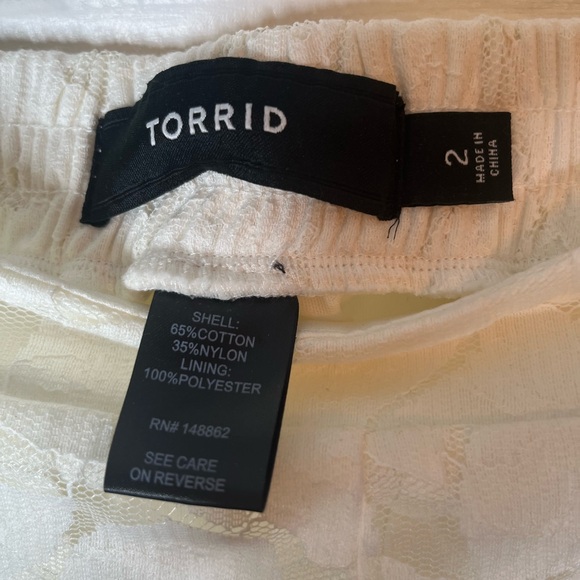 NWOT torrid Ivory Floral Lace Short Pleated w Pockets size 2X (18-20) - Picture 6 of 8